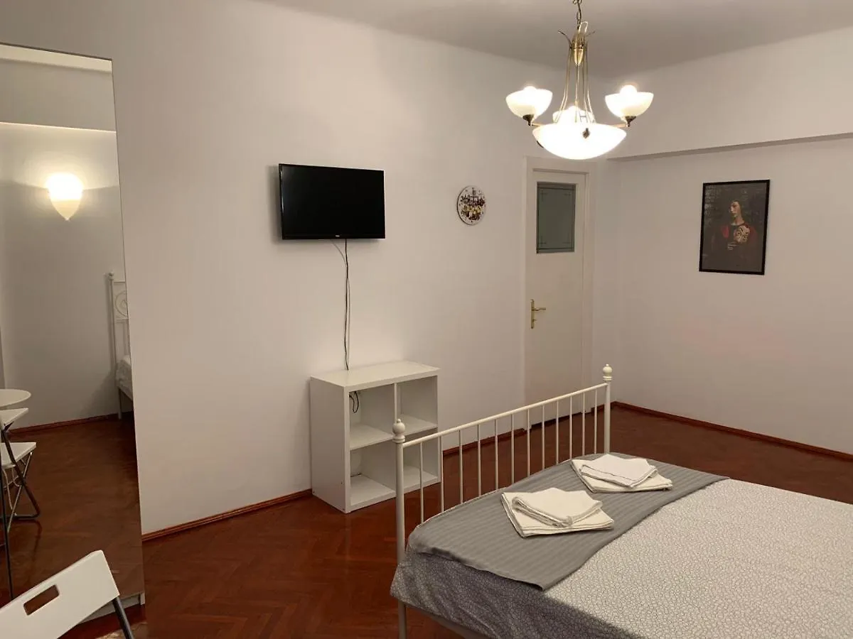 Gazde/Camere de închiriat La Casa De Danel Apartment Bucureşti